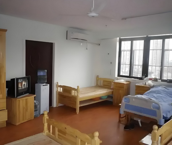 比亚迪能落户深圳吗_冯骥荐电影南京照相馆：没有抒情只有血的事实 并拿聘礼万元作为出2